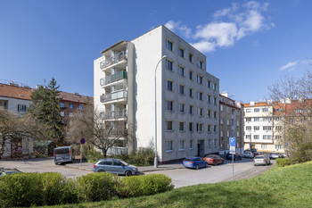 Pohled na dům - Pronájem bytu 4+kk v osobním vlastnictví 75 m², Praha 8 - Libeň