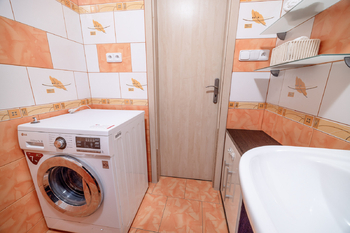 Koupelna - Pronájem bytu 4+kk v osobním vlastnictví 75 m², Praha 8 - Libeň