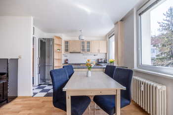 Obývací pokoj s kuchyní - Pronájem bytu 4+kk v osobním vlastnictví 75 m², Praha 8 - Libeň 