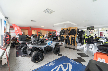 Prodej obchodních prostor 300 m², Drásov