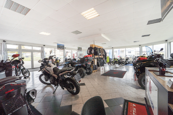 Prodej obchodních prostor 300 m², Drásov