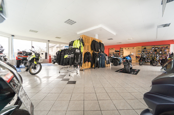 Prodej obchodních prostor 300 m², Drásov