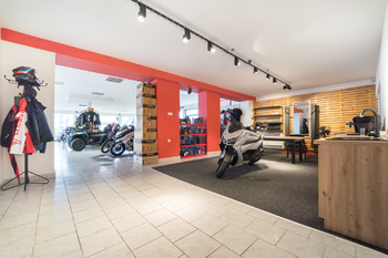 Prodej obchodních prostor 300 m², Drásov