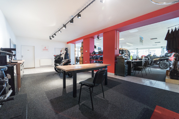 Prodej obchodních prostor 300 m², Drásov