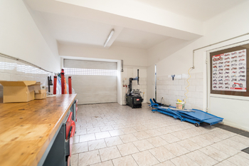 Prodej obchodních prostor 300 m², Drásov