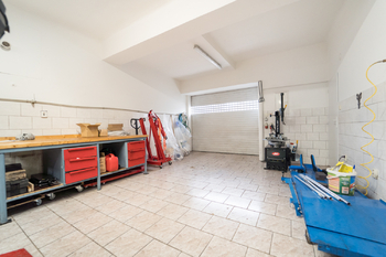 Prodej obchodních prostor 300 m², Drásov