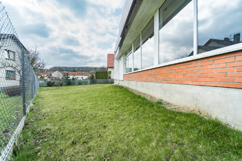 Prodej obchodních prostor 300 m², Drásov