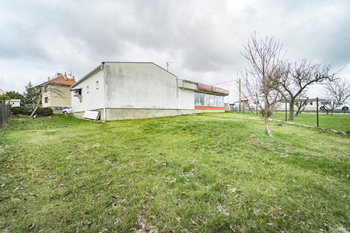 Prodej obchodních prostor 300 m², Drásov