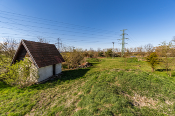 Prodej pozemku 2452 m², Dolní Břežany