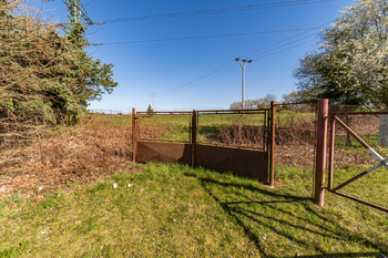 Prodej pozemku 2452 m², Dolní Břežany