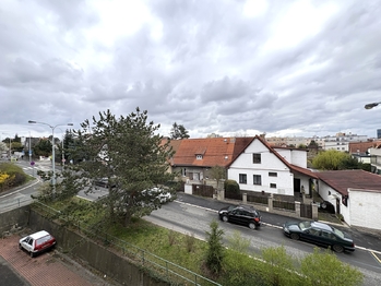 Výhled z oken - Pronájem bytu 2+kk v osobním vlastnictví 45 m², Praha 3 - Žižkov