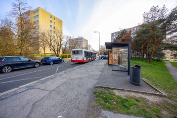 Zastávka Pekárenská u domu - Prodej bytu 3+1 v družstevním vlastnictví 72 m², Praha 4 - Michle