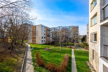 Spousta zeleně v okolí - Prodej bytu 3+1 v družstevním vlastnictví 72 m², Praha 4 - Michle