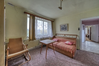 obývací pokoj - Prodej domu 100 m², Bečváry