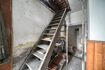 WC a vchod na půdu - Prodej domu 100 m², Bečváry