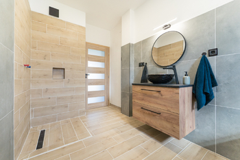 koupelna přízemí - Prodej domu 160 m², Smolotely