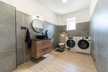 koupelna přízemí - Prodej domu 160 m², Smolotely