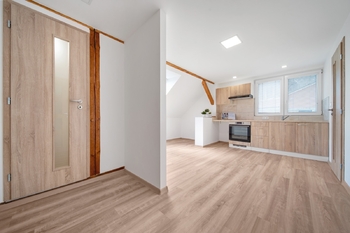 Pronájem bytu 2+kk v osobním vlastnictví 32 m², Zastávka