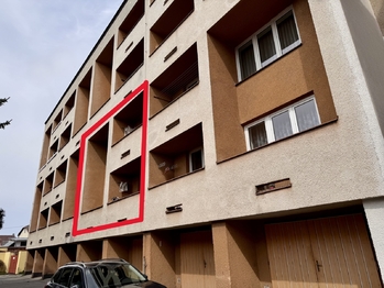 Pohled ze dvora - Prodej bytu 3+1 v družstevním vlastnictví 89 m², Hulín
