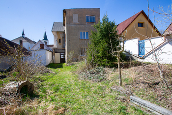 Prodej nájemního domu 196 m², Černovice