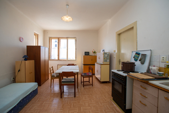 Prodej nájemního domu 196 m², Černovice