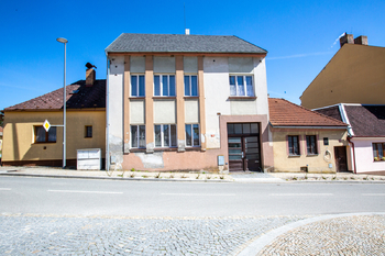 Prodej nájemního domu 196 m², Černovice