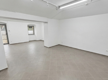 Prodej obchodních prostor 74 m², Chýnice