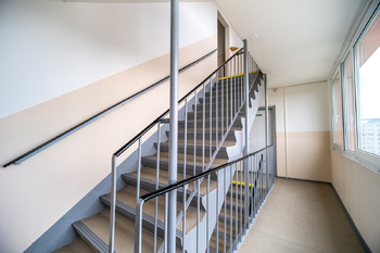 Společné prostory - Prodej bytu 4+1 v osobním vlastnictví 82 m², Praha 8 - Bohnice