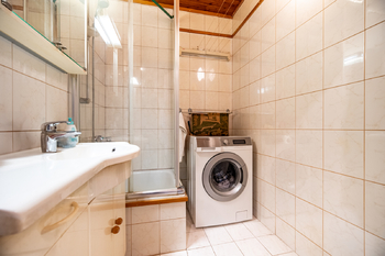 Koupelna - Prodej bytu 4+1 v osobním vlastnictví 82 m², Praha 8 - Bohnice