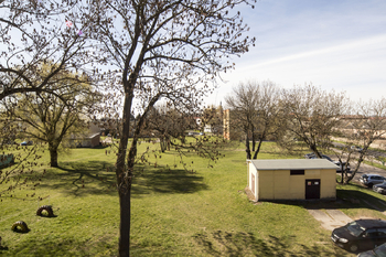 pohled z okna - Pronájem bytu 1+kk v osobním vlastnictví 34 m², Chotětov