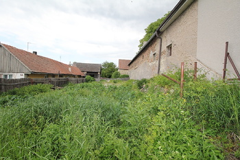 Prodej pozemku 312 m², Činěves