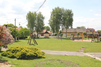 Prodej pozemku 312 m², Činěves