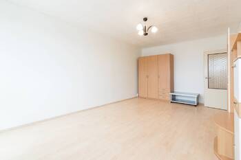 Pronájem bytu 1+kk v osobním vlastnictví 33 m², Praha 8 - Kobylisy