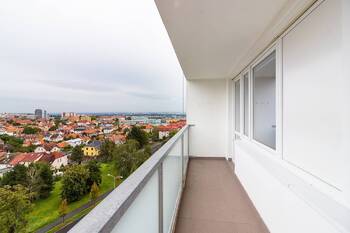 Pronájem bytu 1+kk v osobním vlastnictví 33 m², Praha 8 - Kobylisy