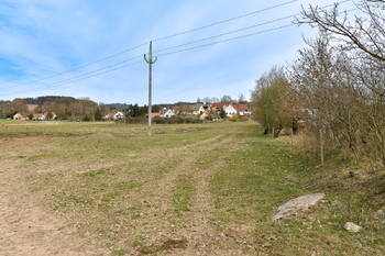 Prodej pozemku 3671 m², Olšany