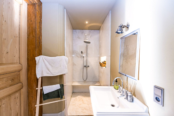 Koupelna - Pronájem bytu 2+1 v osobním vlastnictví 121 m², Praha 5 - Malá Strana