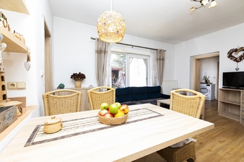 Obývací pokoj s kuchyní - Prodej domu 78 m², Bříza