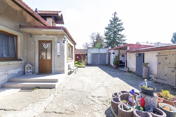 Dvorek - Prodej domu 78 m², Bříza