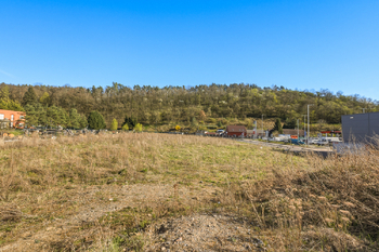 Prodej pozemku 5949 m², Praha 5 - Lipence