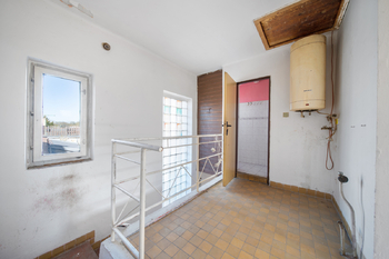 schodiště a podesta 2NP - Prodej domu 118 m², Pozořice
