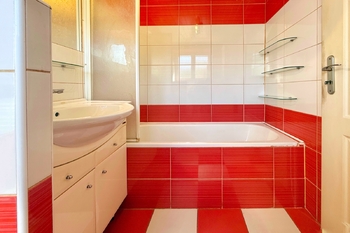 Prodej domu 193 m², Vykáň