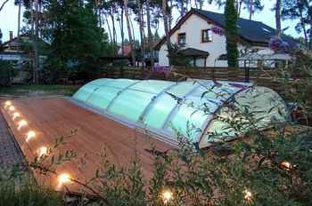 večerní atmosféra bazénu - Prodej domu 175 m², Lhota