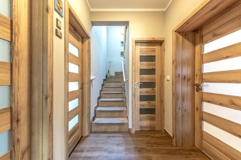 chodba a zádveří 1. NP - Prodej domu 175 m², Lhota