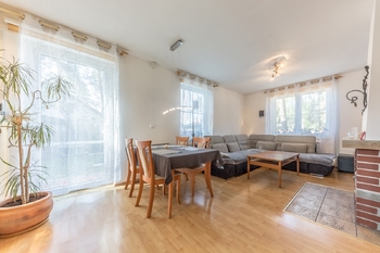 jídelní kout 1. NP - Prodej domu 175 m², Lhota