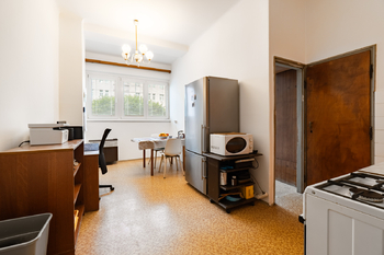 Kuchyně - pohled 1 - Prodej bytu 3+1 v osobním vlastnictví 103 m², Praha 4 - Nusle