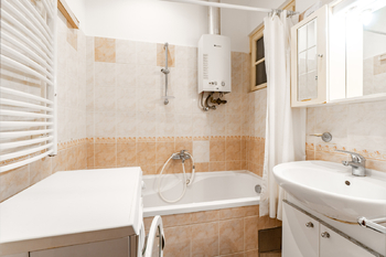 Koupelna - Prodej bytu 3+1 v osobním vlastnictví 103 m², Praha 4 - Nusle