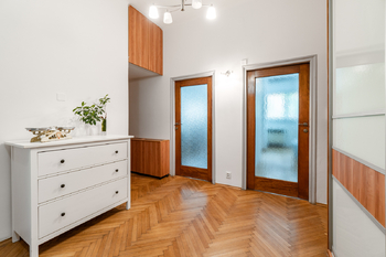 Hala - pohled 2 - Prodej bytu 3+1 v osobním vlastnictví 103 m², Praha 4 - Nusle