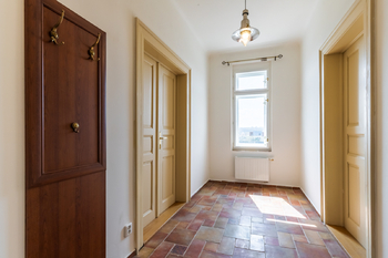 Prodej obchodních prostor 403 m², Praha 10 - Hostivař