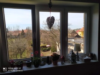 výhled z okna - Prodej bytu 3+kk v osobním vlastnictví 56 m², Neveklov