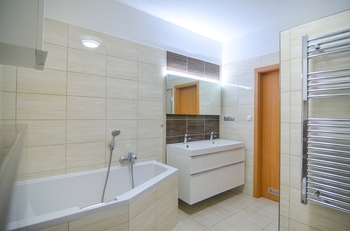 Koupelna - Prodej bytu 3+kk v osobním vlastnictví 94 m², Břeclav